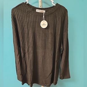 Hooklzo Women's Round Neck Top Black Size XL or Medium